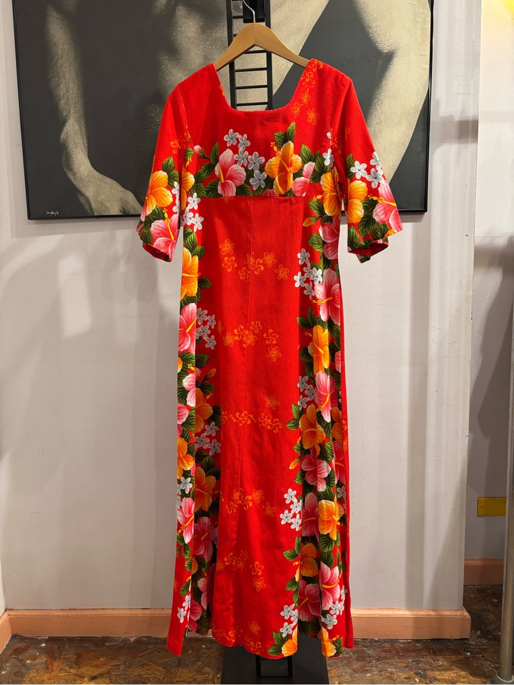 Ui Maikai Hawaiian Floral Maxi Dress in Bright Red Hibiscus Flowers
